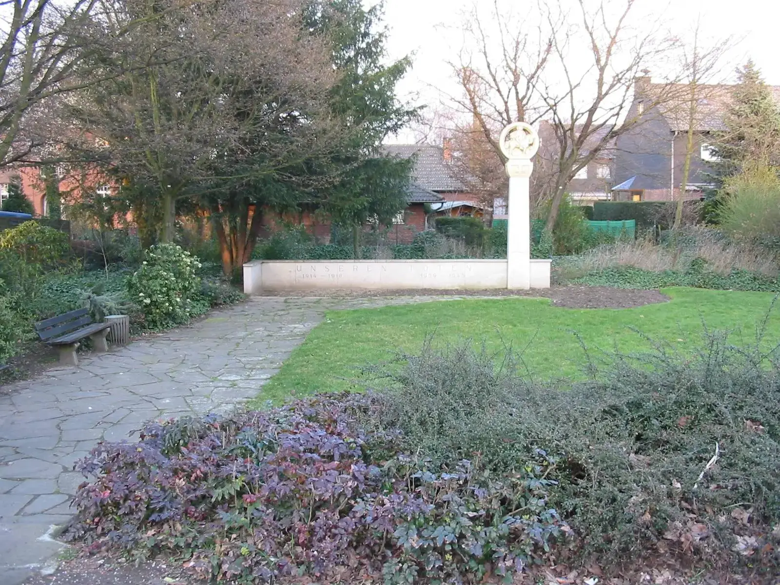 Gellep-Stratum - Feuerwache Ehrenmal an der Düsseldorfer Straße