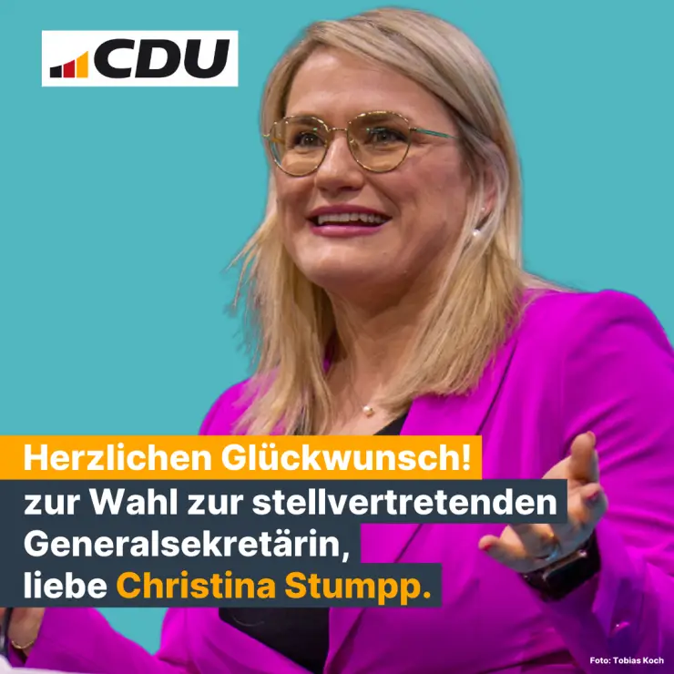 Türkisfarbener Hintergrund,
 obekn links CDU-Logo,
 Bild mit Chritina Stumpp,
 Text: Herzlichen Glückwunsch! zur Wahl zur stellvertretenden Generalsekretärin,
 liebe Christina Stumpp