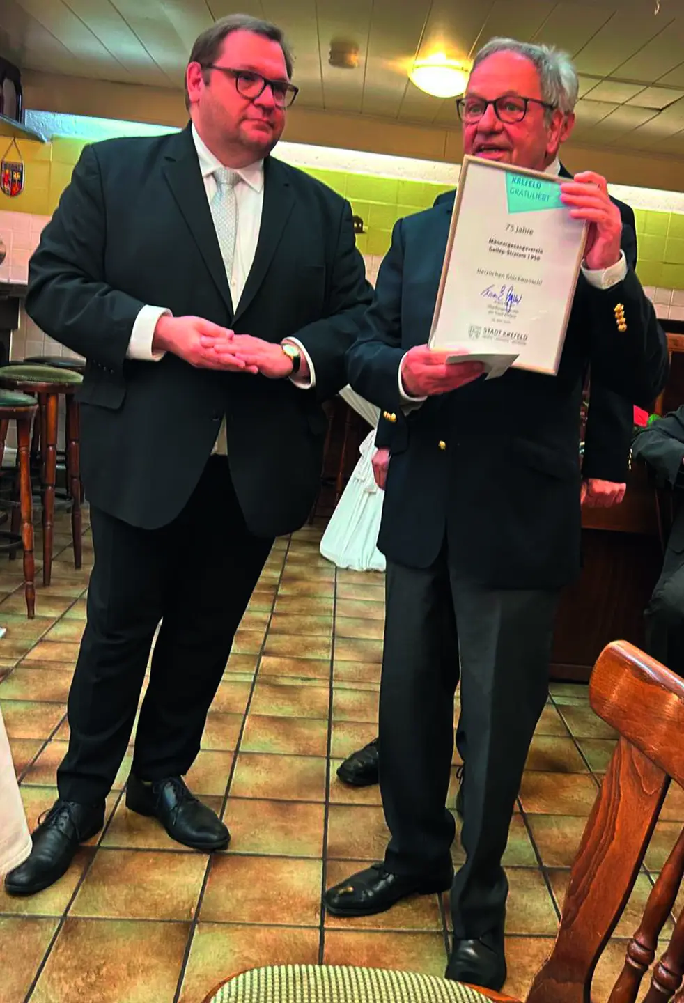 Oberbürgermeister Frank Mayer und der Vereinsvorsitzende Rolf Birmes