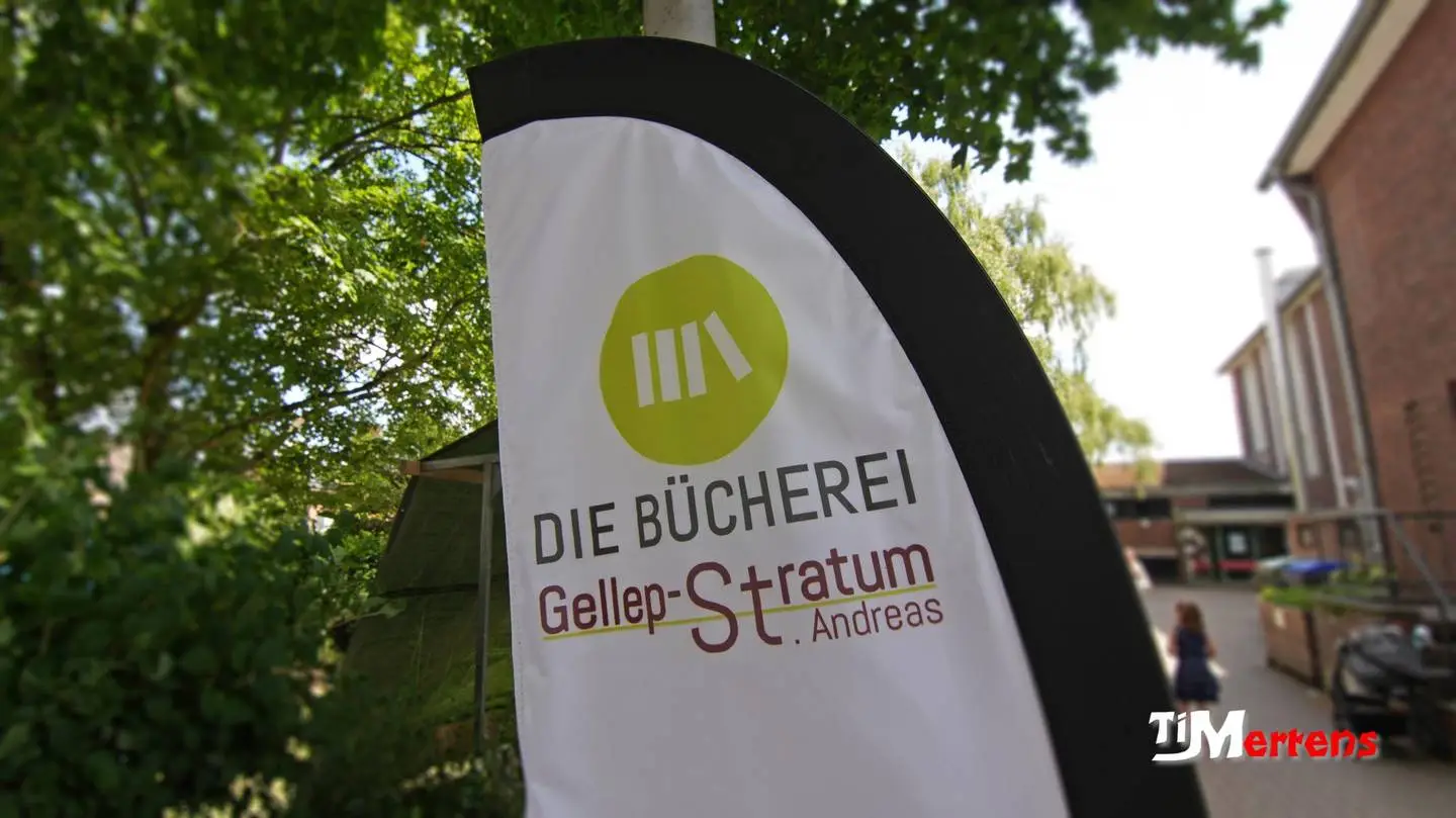 Fahne der Bücherei Gellep-Stratum St. Andreas